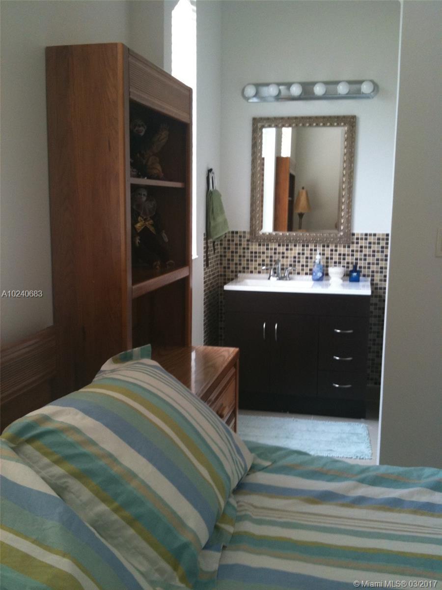 2102 Northeast 40th Road Homestead, FL 33033 - Photo 16 of 20