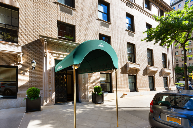 960 Park Ave, Manhattan, NY 10028 - Photo 2 of 5