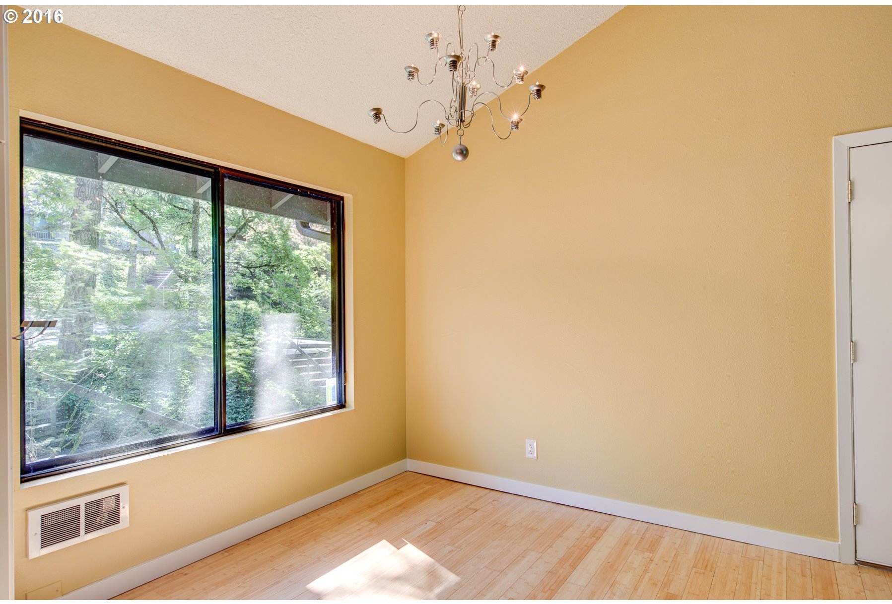 7556 Southwest Barnes Road Portland, OR 97225 - Photo 2 of 20 Gallery Image 2