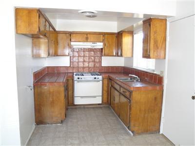 921 Lawson Road Bakersfield, CA 93307 - Photo 2 of 8 Gallery Image 2