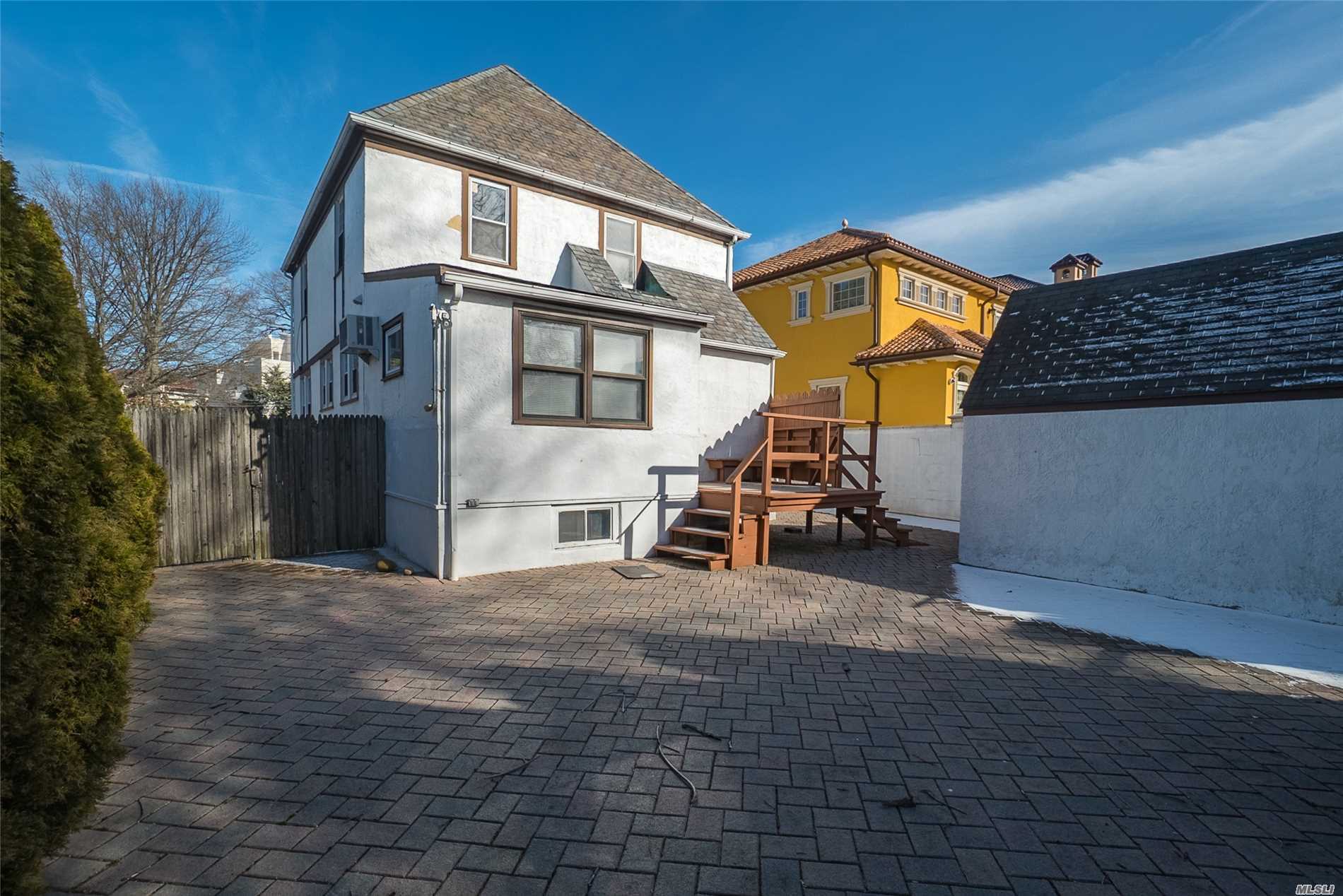 39 Boulevard Queens, NY 11357 - Photo 16 of 20