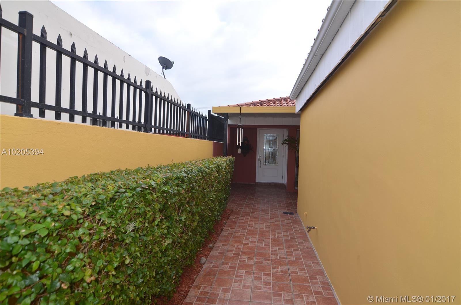 11570 Southwest 83rd Terrace Miami, FL 33173 - Photo 3 of 35