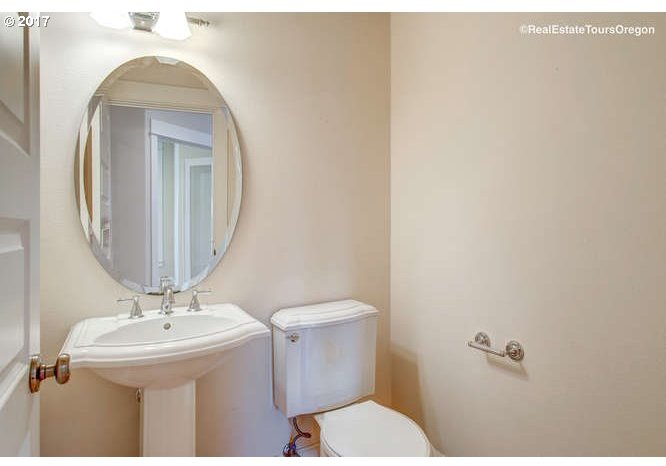 3041 Southwest Carson Street Portland, OR 97219 - Photo 15 of 28 Gallery Image 15