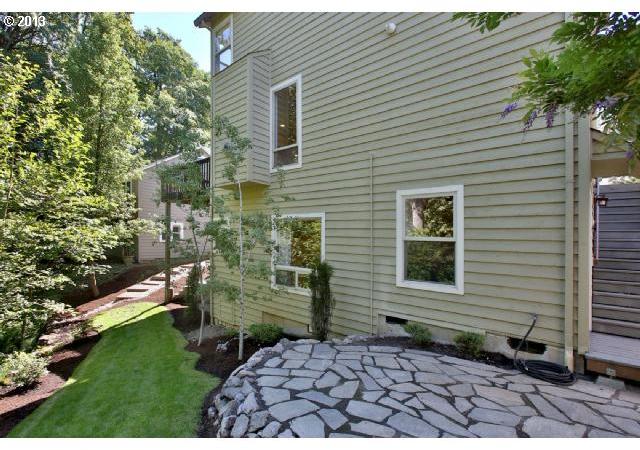 243 Southwest Palatine Hill Road Portland, OR 97219 - Photo 15 of 16 Gallery Image 15