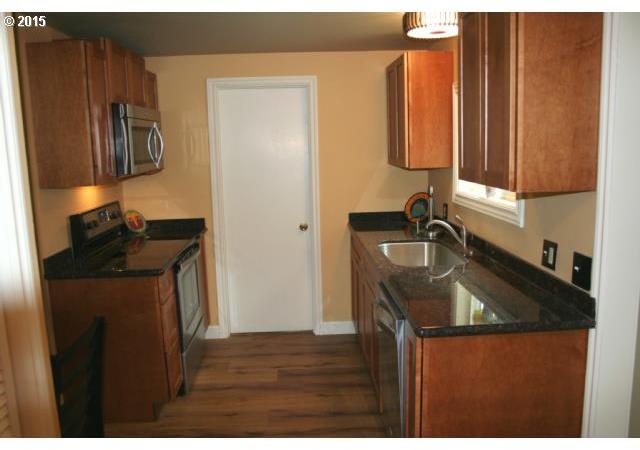 5405 Southwest Taylors Ferry Road Portland, OR 97219 - Photo 12 of 16