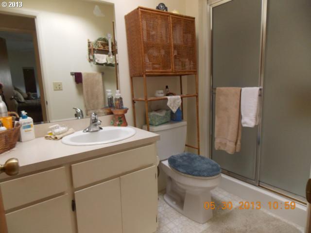 1378 Thompson Road Woodburn, OR 97071 - Photo 8 of 16 Gallery Image 8