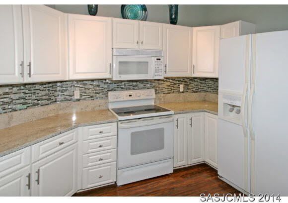 2025 Vista Cove Road St. Augustine, FL 32084 - Photo 6 of 24 Updated Kitchen w/ Granite