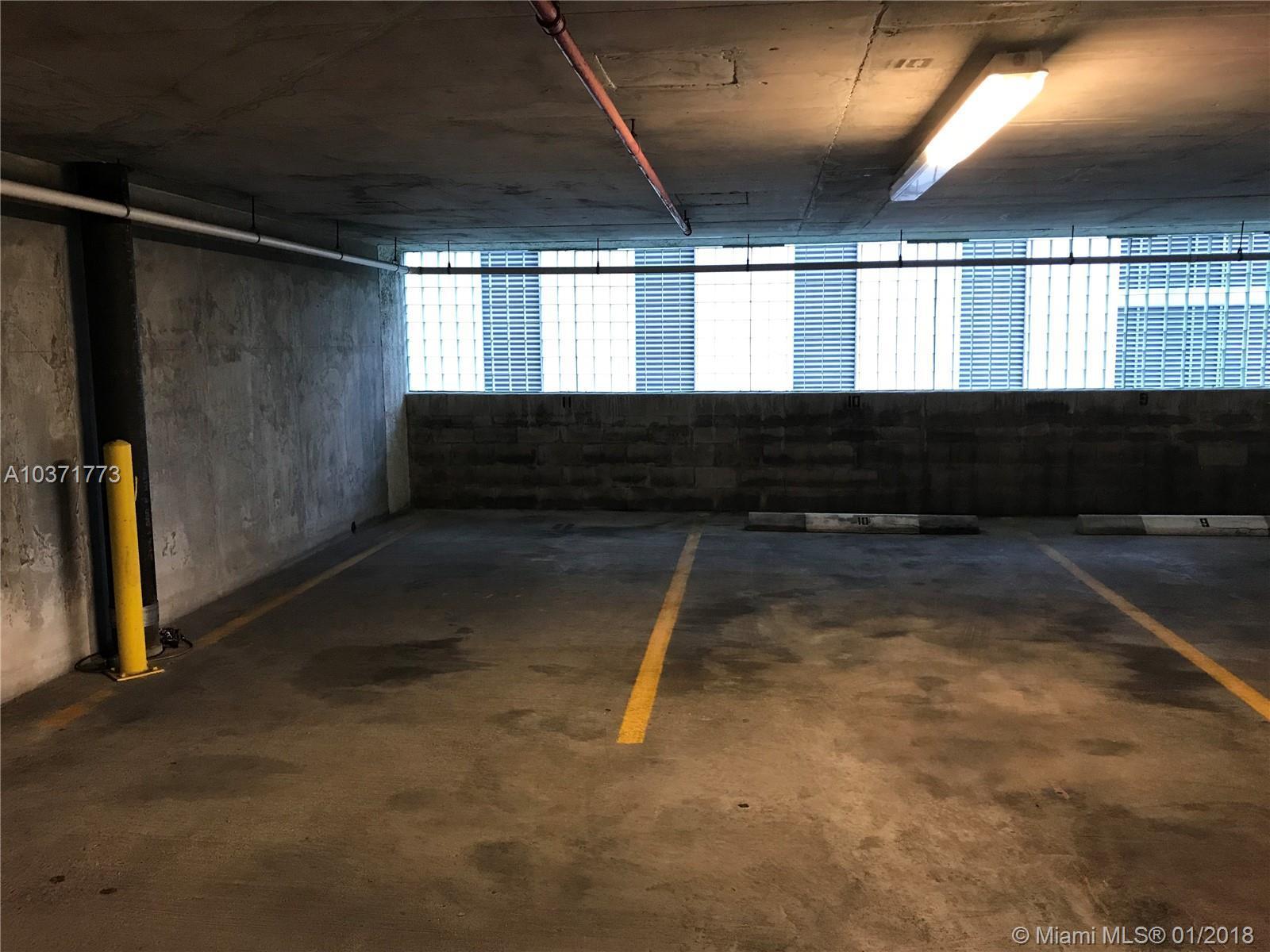 1200 Brickell Bay Drive, Unit 3915 Miami, FL 33131 - Photo 26 of 40