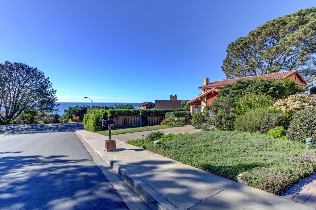 2110 Cordero Road Del Mar, CA 92014 - Photo 2 of 25 Street scene