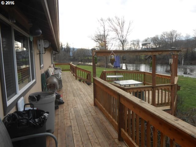 121 Glenbrook Loop Road Riddle, OR 97469 - Photo 3 of 30