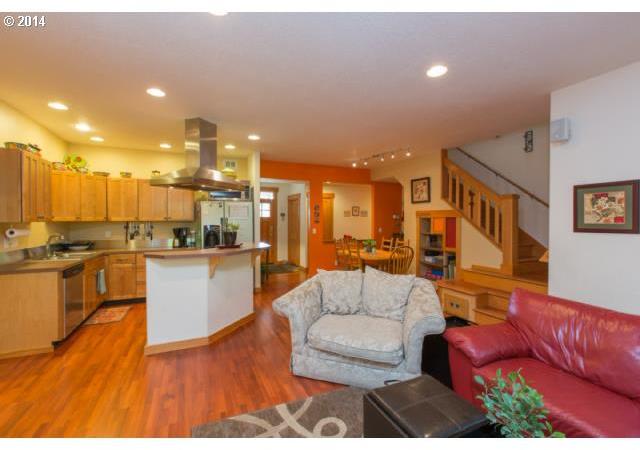 824 Henderson Road Hood River, OR 97031 - Photo 6 of 16 Gallery Image 6