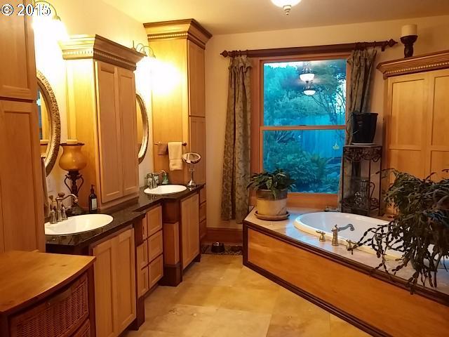 170 Loop Road Myrtle Creek, OR 97457 - Photo 8 of 16 Gallery Image 8