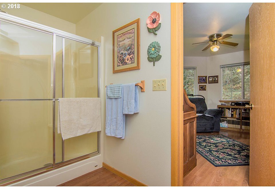 1259 Yokum Road Riddle, OR 97469 - Photo 12 of 32