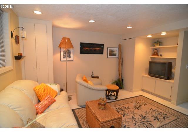4528 Southwest Valona Way Portland, OR 97219 - Photo 16 of 16 Gallery Image 16