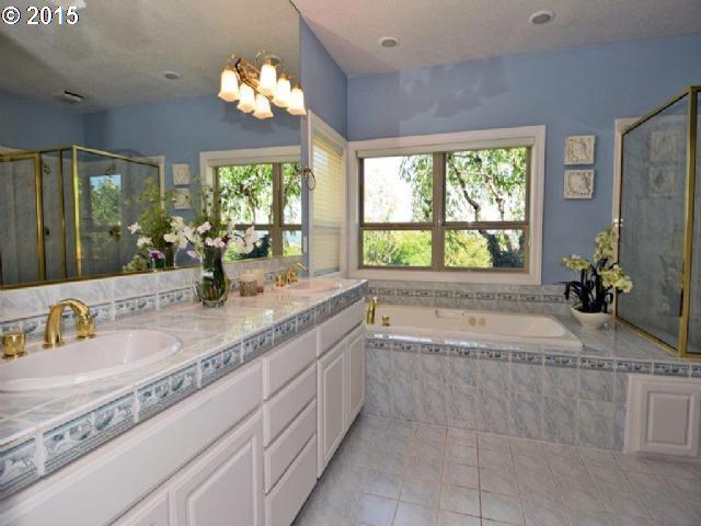 13689 Southwest Alpine View Tigard, OR 97224 - Photo 11 of 16 Gallery Image 11