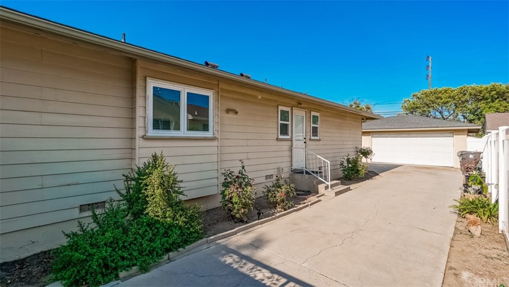 4370 Cerritos Avenue Long Beach, CA 90807 - Photo 5 of 43