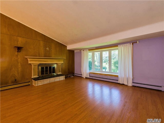 11 Dunlop Road Huntington, NY 11743 - Photo 3 of 17 Gallery Image 3