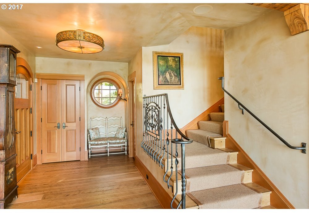11350 Southwest Riverwood Road Portland, OR 97219 - Photo 5 of 32 Gallery Image 5