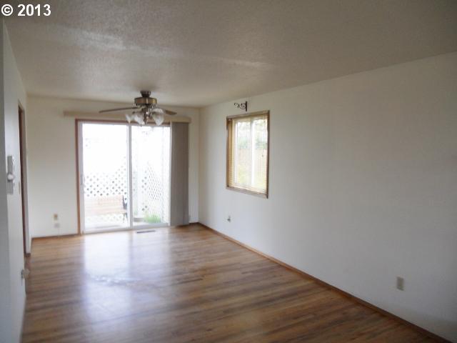 1412 Umpqua Road Woodburn, OR 97071 - Photo 2 of 9 Gallery Image 2