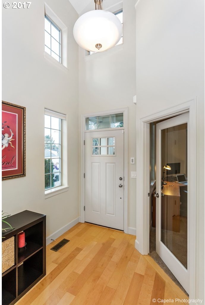 5406 Southwest Taylors Ferry Road Portland, OR 97219 - Photo 2 of 28
