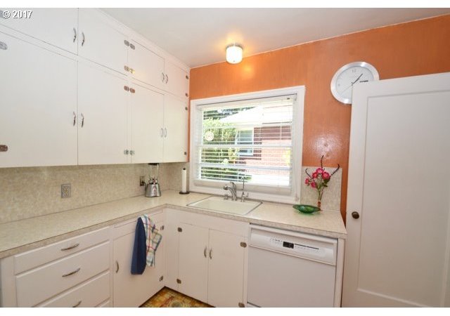 1685 Southwest Sunset Boulevard Portland, OR 97239 - Photo 11 of 32 Gallery Image 11