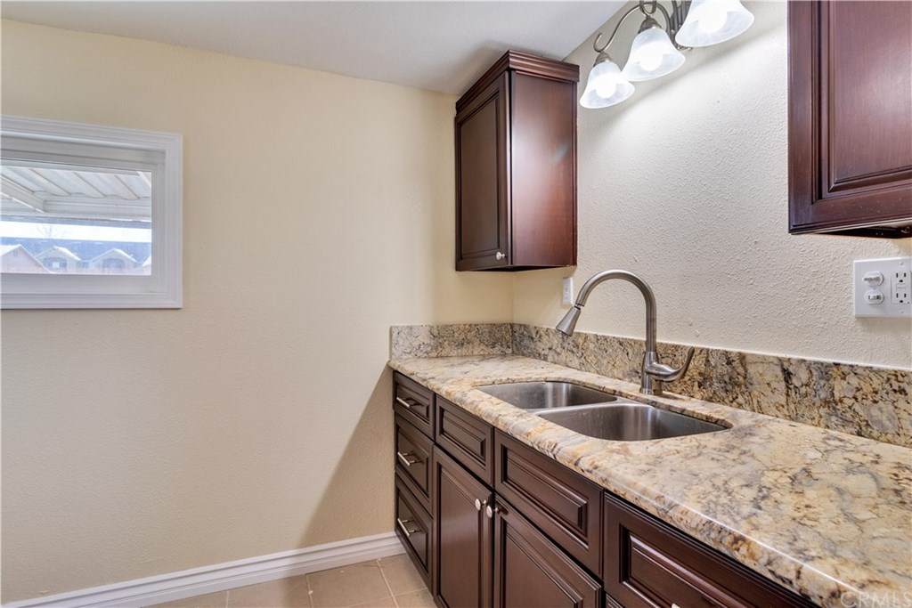 15943 Pine Street Hesperia, CA 92345 - Photo 8 of 21