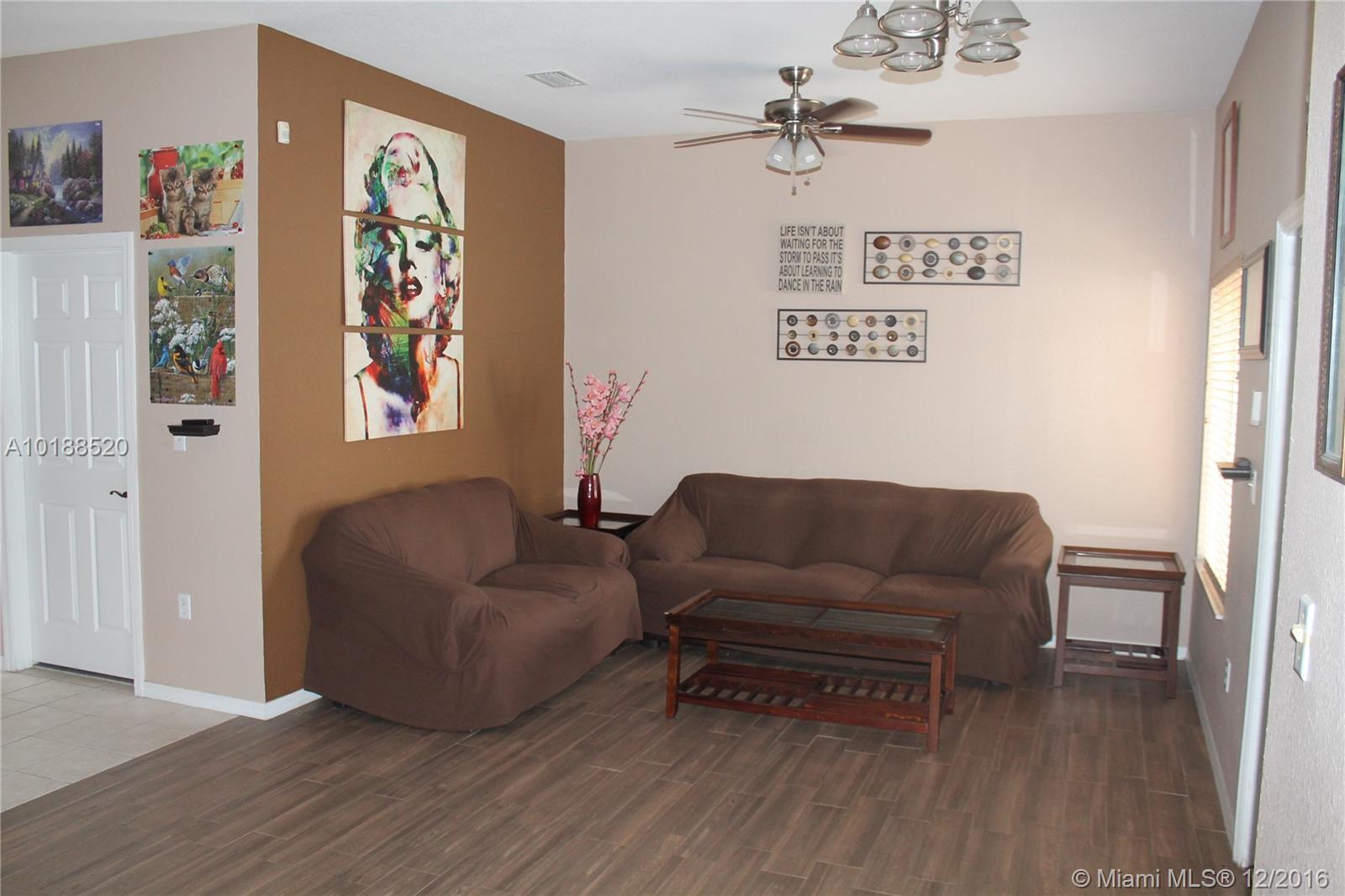 2456 Southeast 19th Court Homestead, FL 33035 - Photo 3 of 25