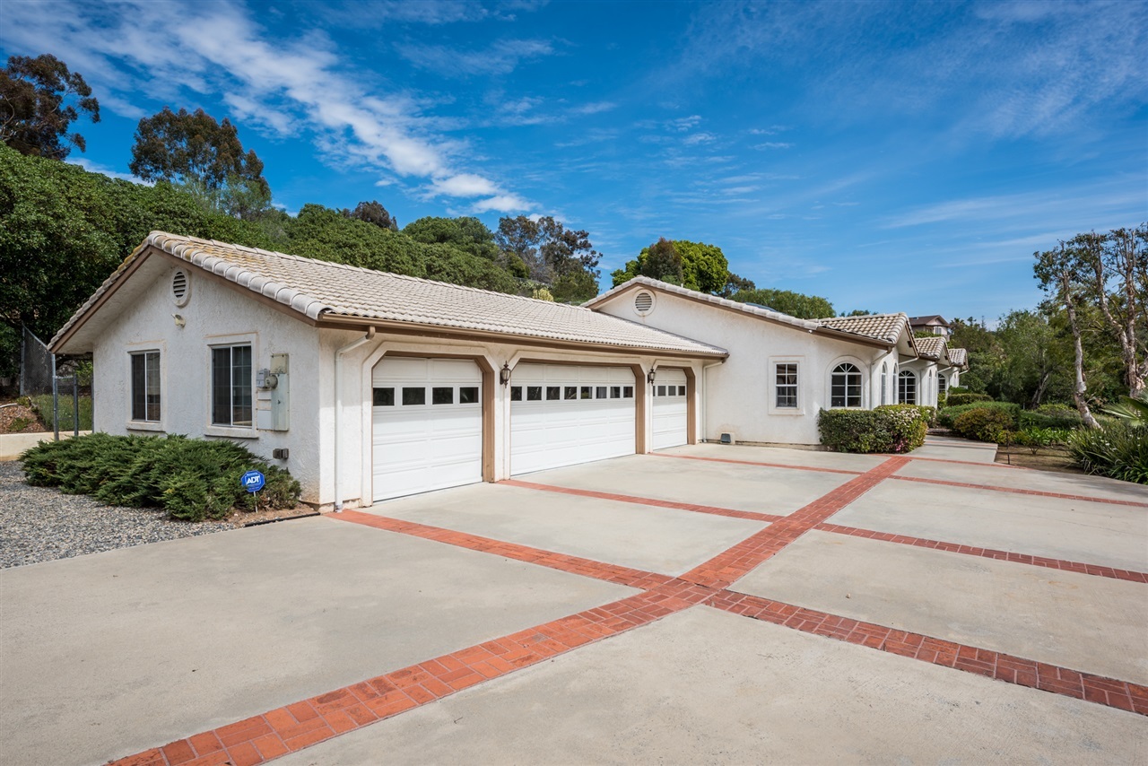 763 Mason Road Vista, CA 92084 - Photo 3 of 25 4 Car Garage
