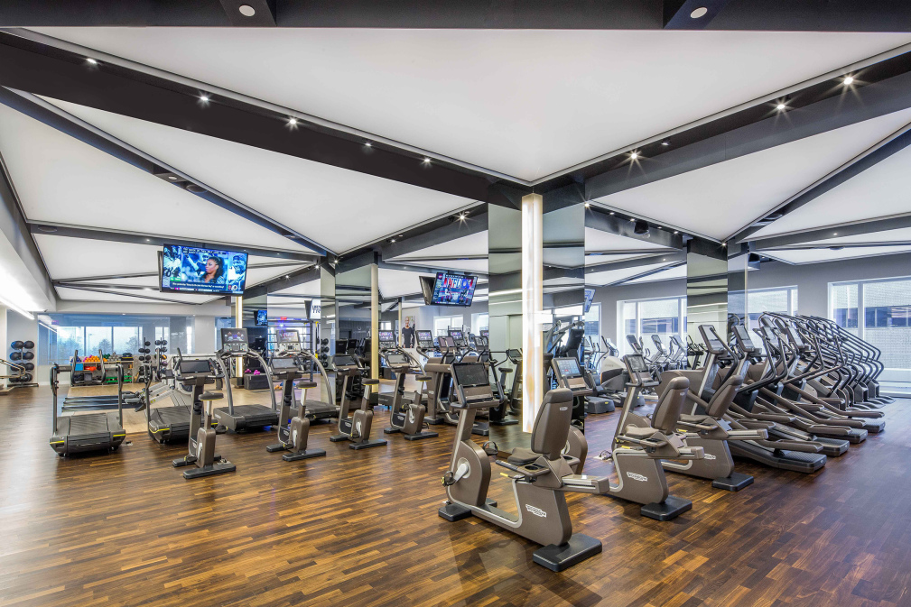 Oskar 572 11th Ave, Manhattan, NY 10036 - Photo 6 of 6