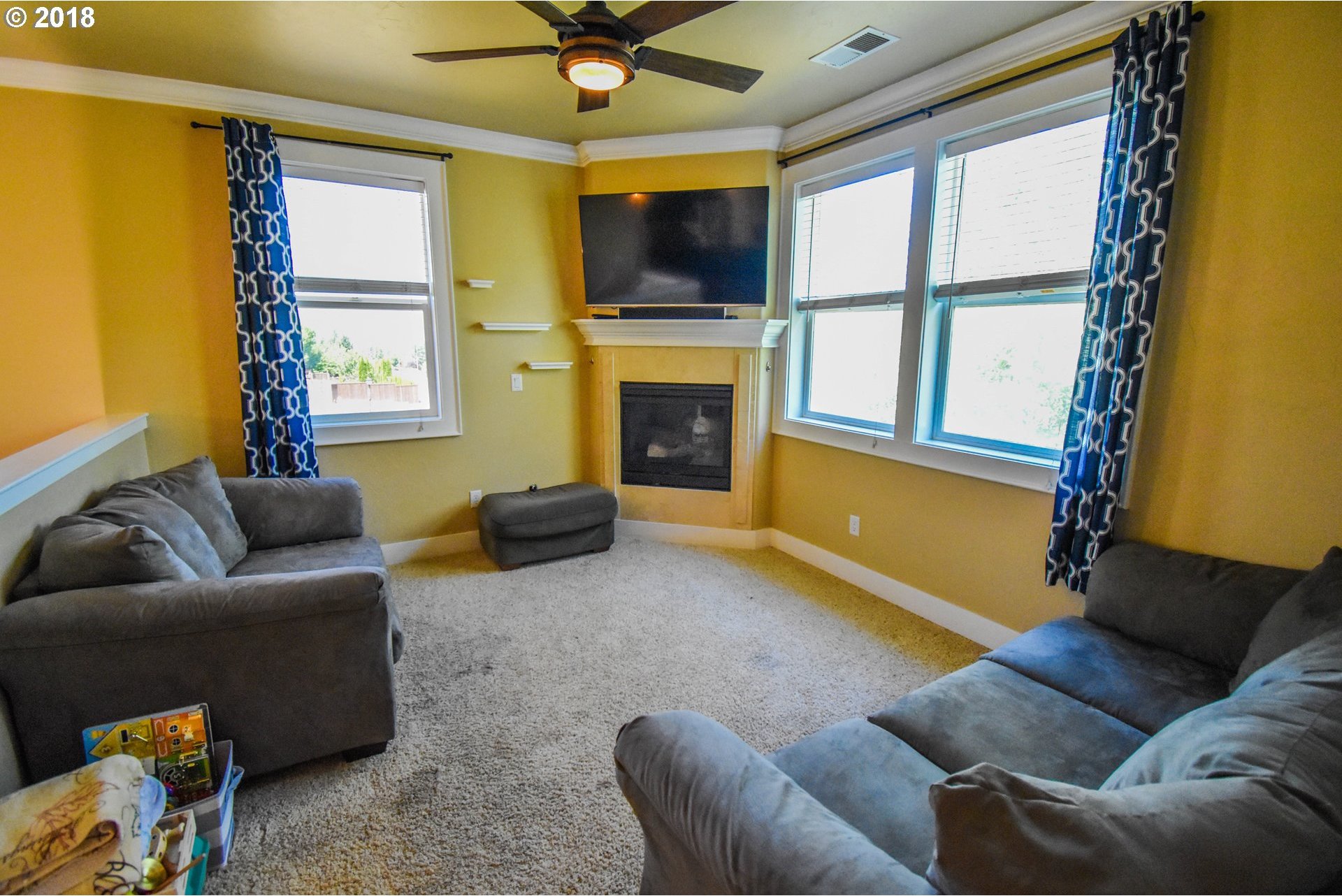 4654 Hillcrest Road Medford, OR 97504 - Photo 6 of 22 Gallery Image 6