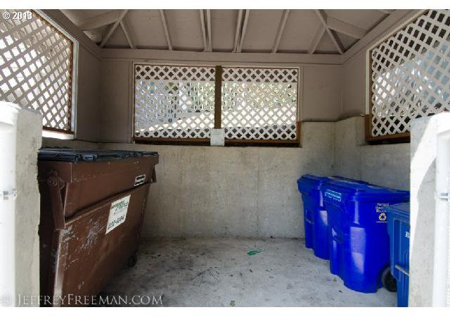 1129 Southwest Gaines Street Portland, OR 97239 - Photo 11 of 13