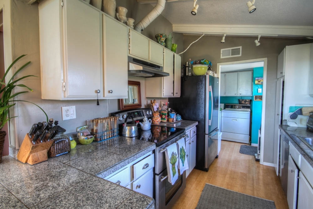 1927 Huffstatler Street Fallbrook, CA 92028 - Photo 11 of 25 Gallery Image 11