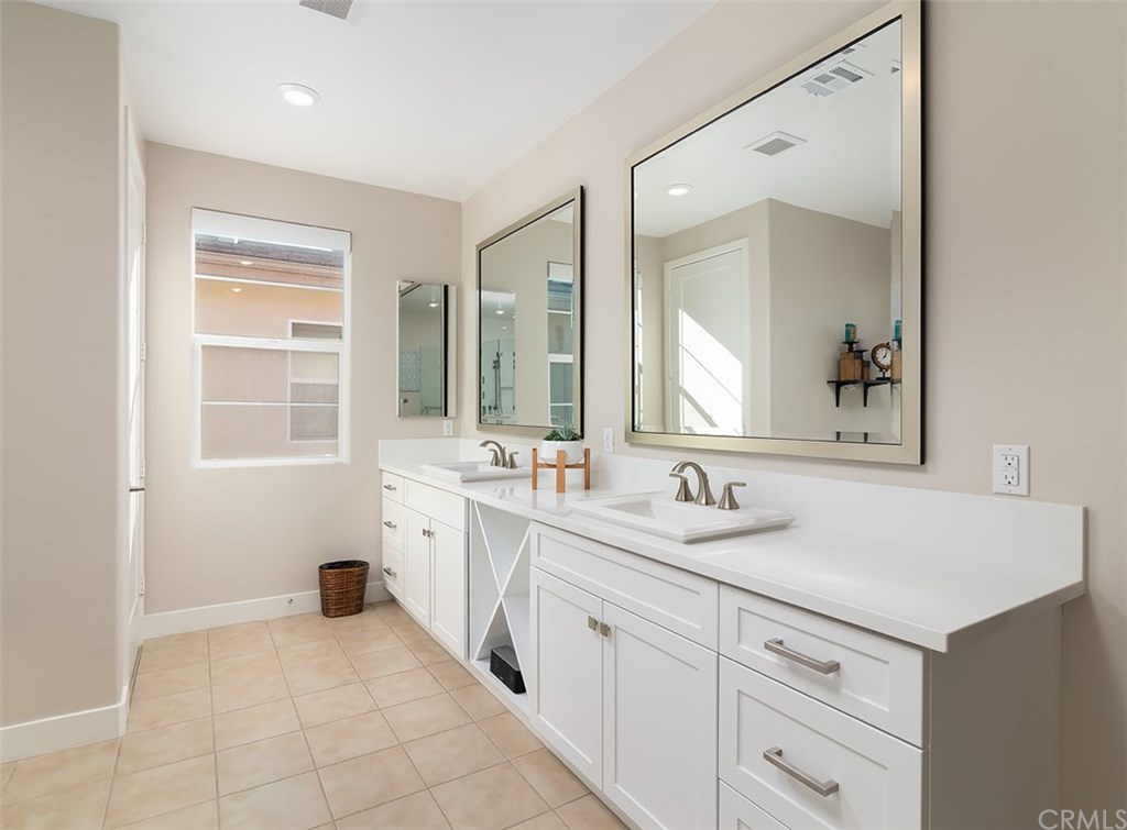 67 Swift Irvine, CA 92618 - Photo 12 of 44 Top-mount double sinks & Piedrafina countertop with 6” backsplash
