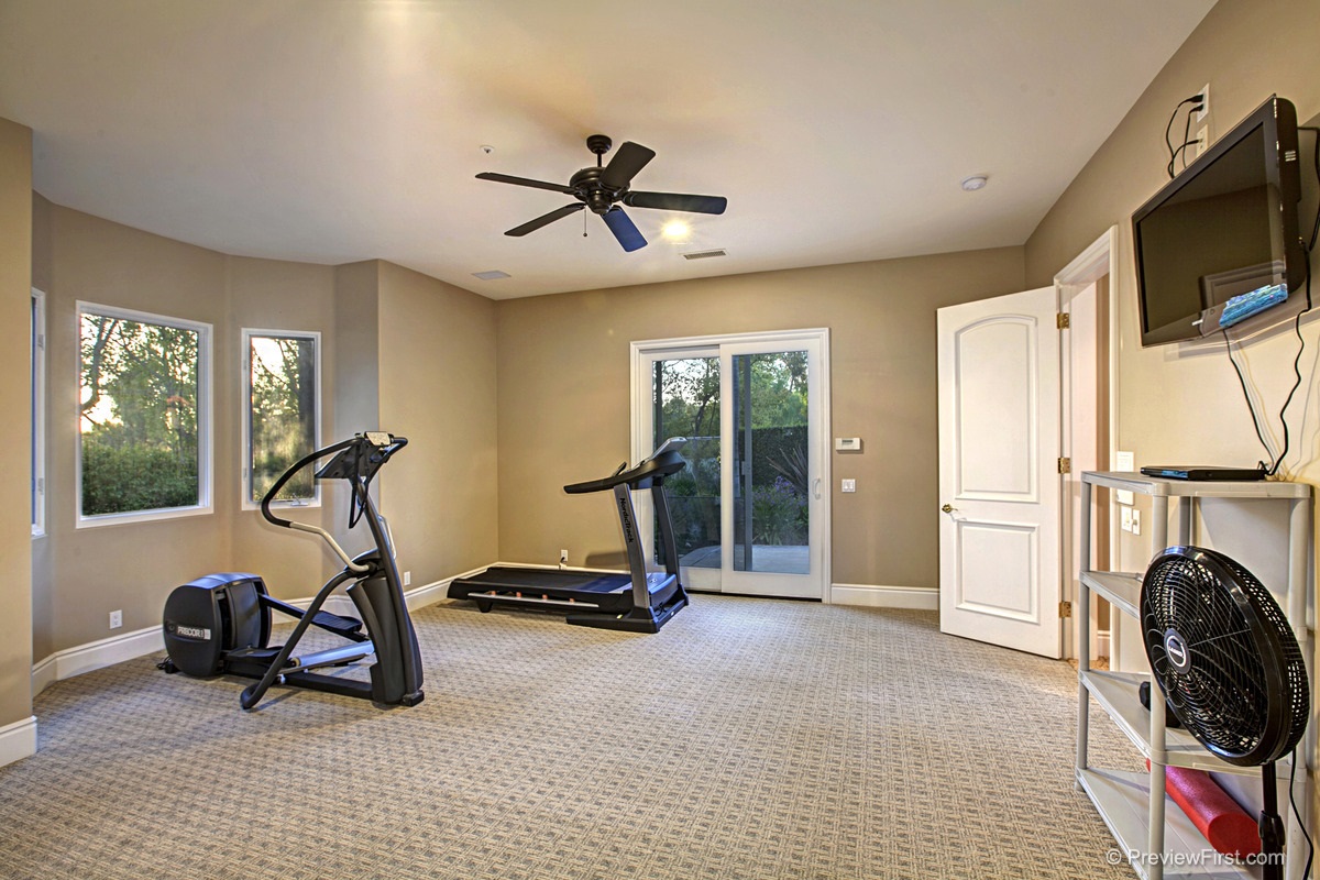 18050 Rancho La Cima Drive Rancho Santa Fe, CA 92067 - Photo 12 of 19