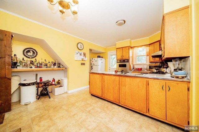 192 Woodward Avenue Rutherford, NJ 07070 - Photo 9 of 20
