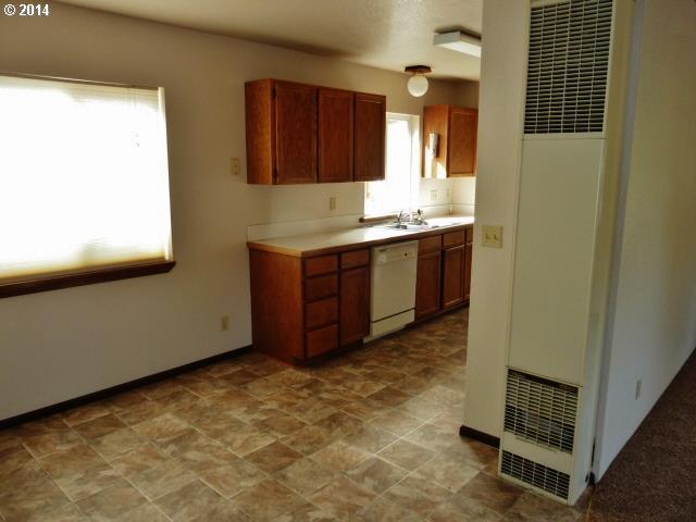 60 Southwest Wheeler Street Winston, OR 97496 - Photo 1 of 16 Gallery Image 1