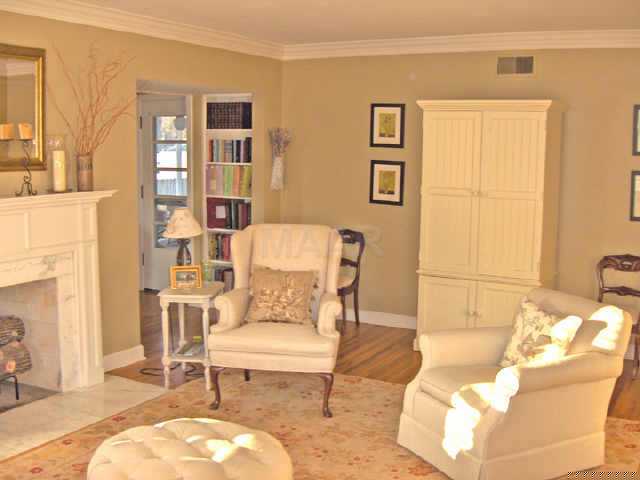 4420 Sequoia Road Memphis, TN 38117 - Photo 2 of 8 Living Room