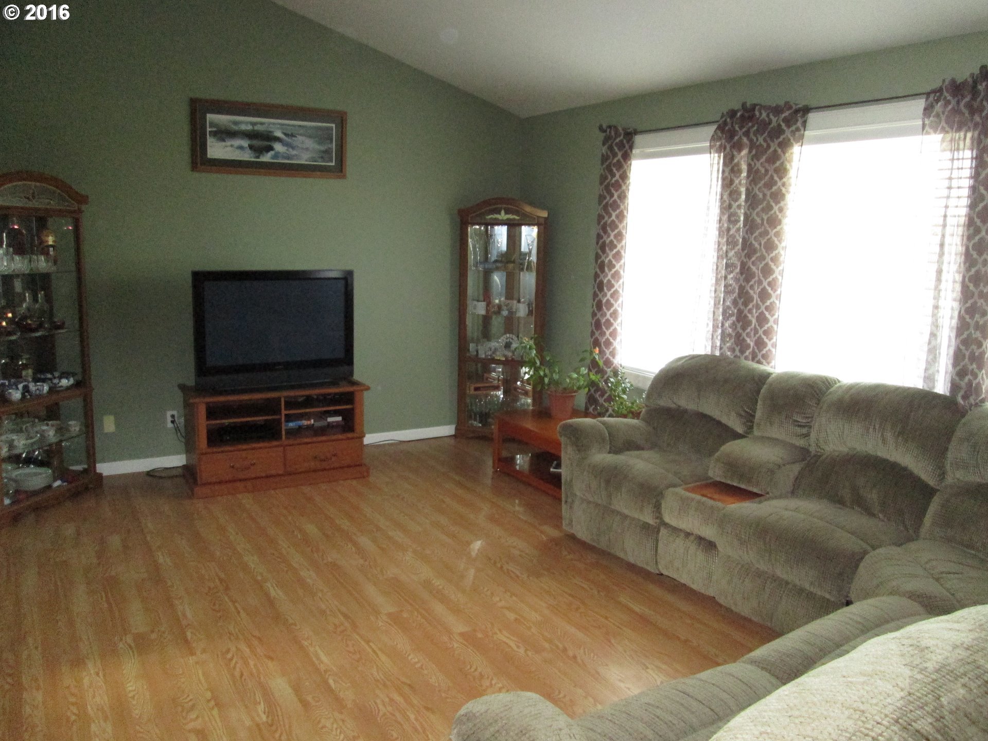 11827 Jones Road Northeast Woodburn, OR 97071 - Photo 10 of 30 Gallery Image 10