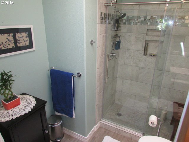 446 Northeast Roth Street Portland, OR 97211 - Photo 21 of 30 Gallery Image 21