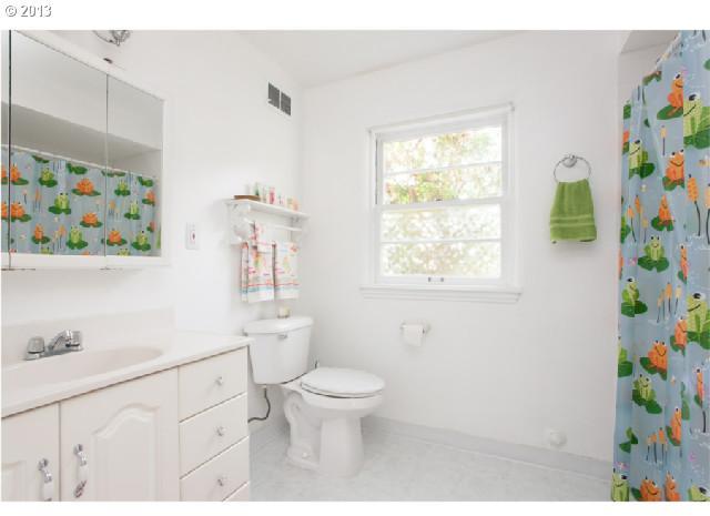 8035 Southwest Ruby Terrace Portland, OR 97219 - Photo 13 of 16