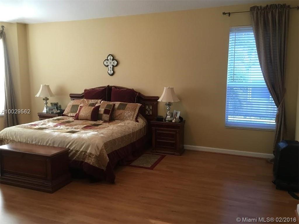 Encantada Pembroke Pines, FL 33029 - Photo 20 of 33