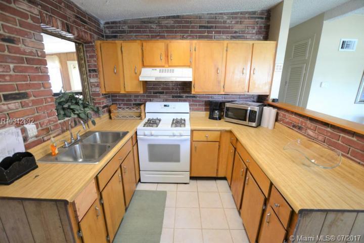 2428 Rue Road West Palm Beach, FL 33415 - Photo 4 of 68