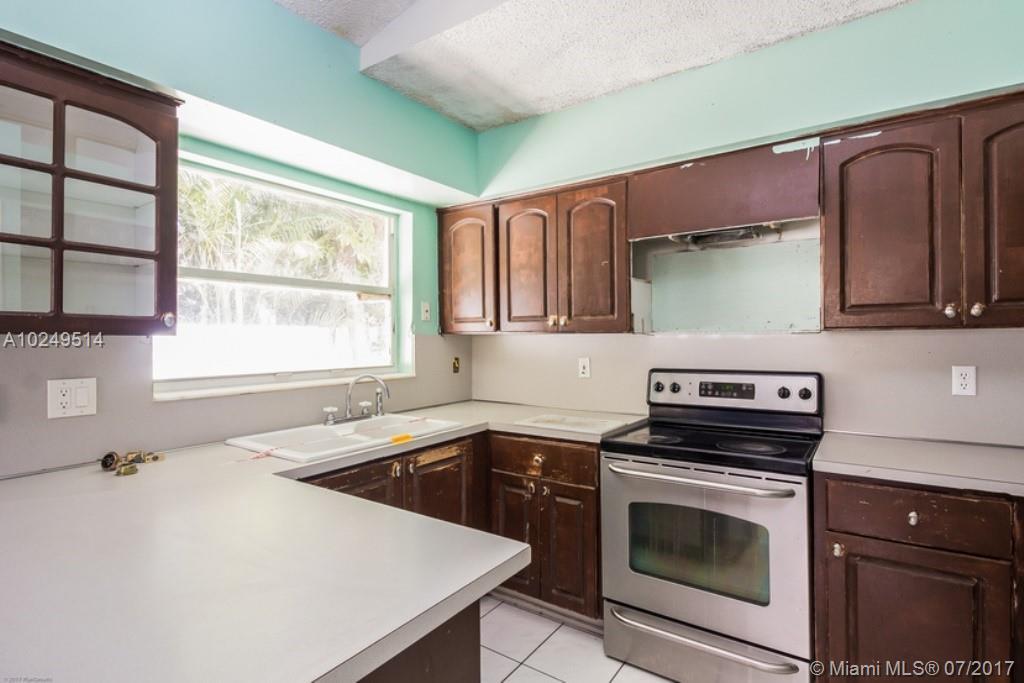15437 Southwest 95th Lane Miami, FL 33196 - Photo 5 of 23