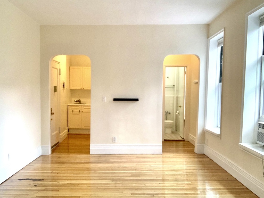 10 Bethune Street, Unit 2B Manhattan, NY 10014 - Photo 3 of 17