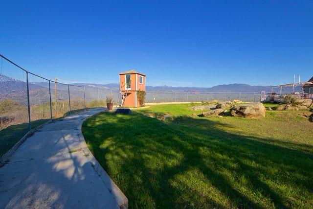 38720 Highway 41 Oakhurst, CA 93644 - Photo 33 of 35