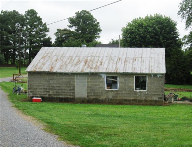 317 Woods Road Portland, TN 37148 - Photo 4 of 10 24 x 32 Milk Barn