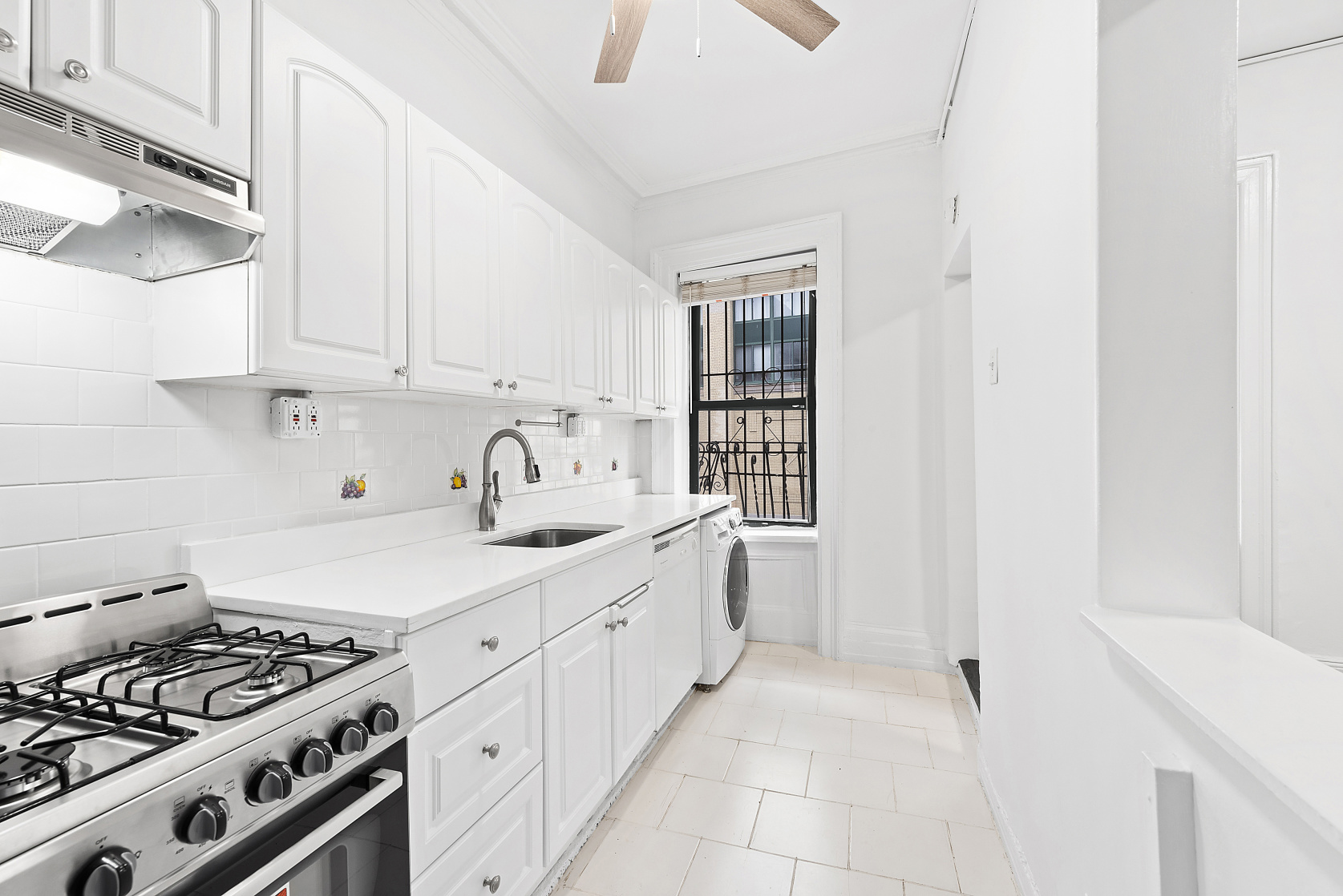 807 Washington Street, Unit 2 Manhattan, NY 10014 - Photo 3 of 5