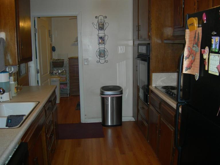 2848 Summit Circle Bakersfield, CA 93306 - Photo 7 of 15 Kitchen