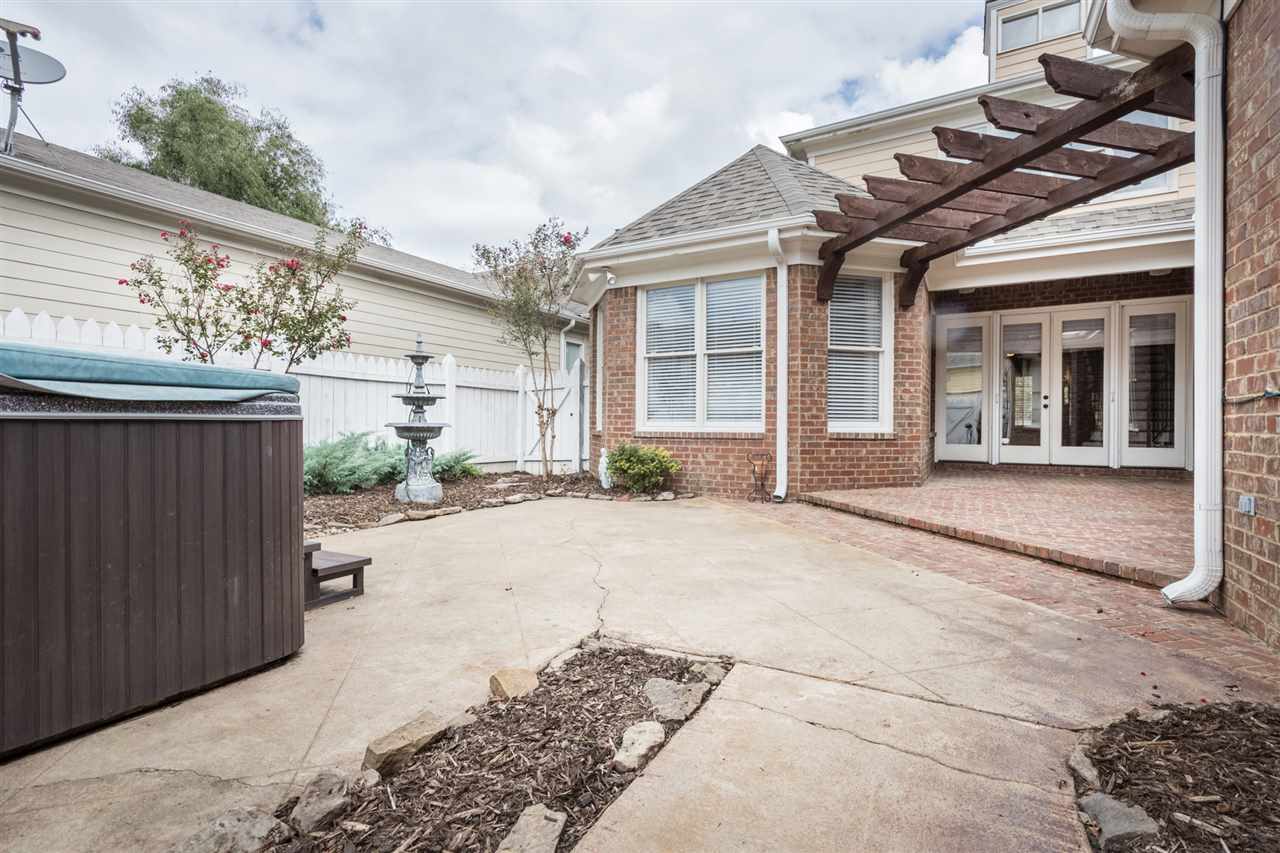 157 Cottage Grove Collierville, TN 38017 - Photo 21 of 23 Another view from this lovely courtyard like back yard.