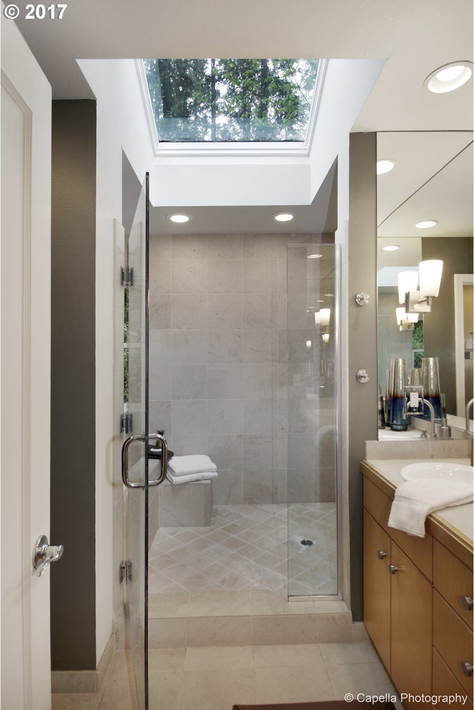 905 Southwest Cheltenham Street Portland, OR 97239 - Photo 9 of 25 Gallery Image 9